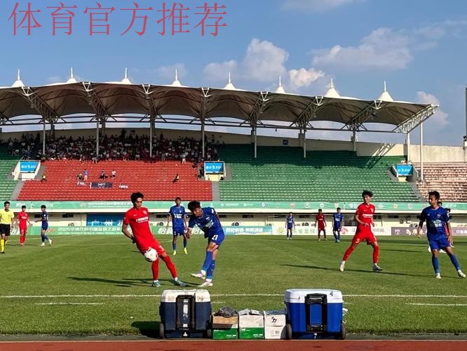 中乙联赛揭幕战结束后更衣室现暖心一幕